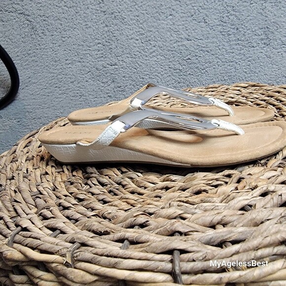 Alfani Farynn Womens Sandals 8 Between Toe T-Strap Silver Tone Shiny White Wedge - Picture 4 of 6